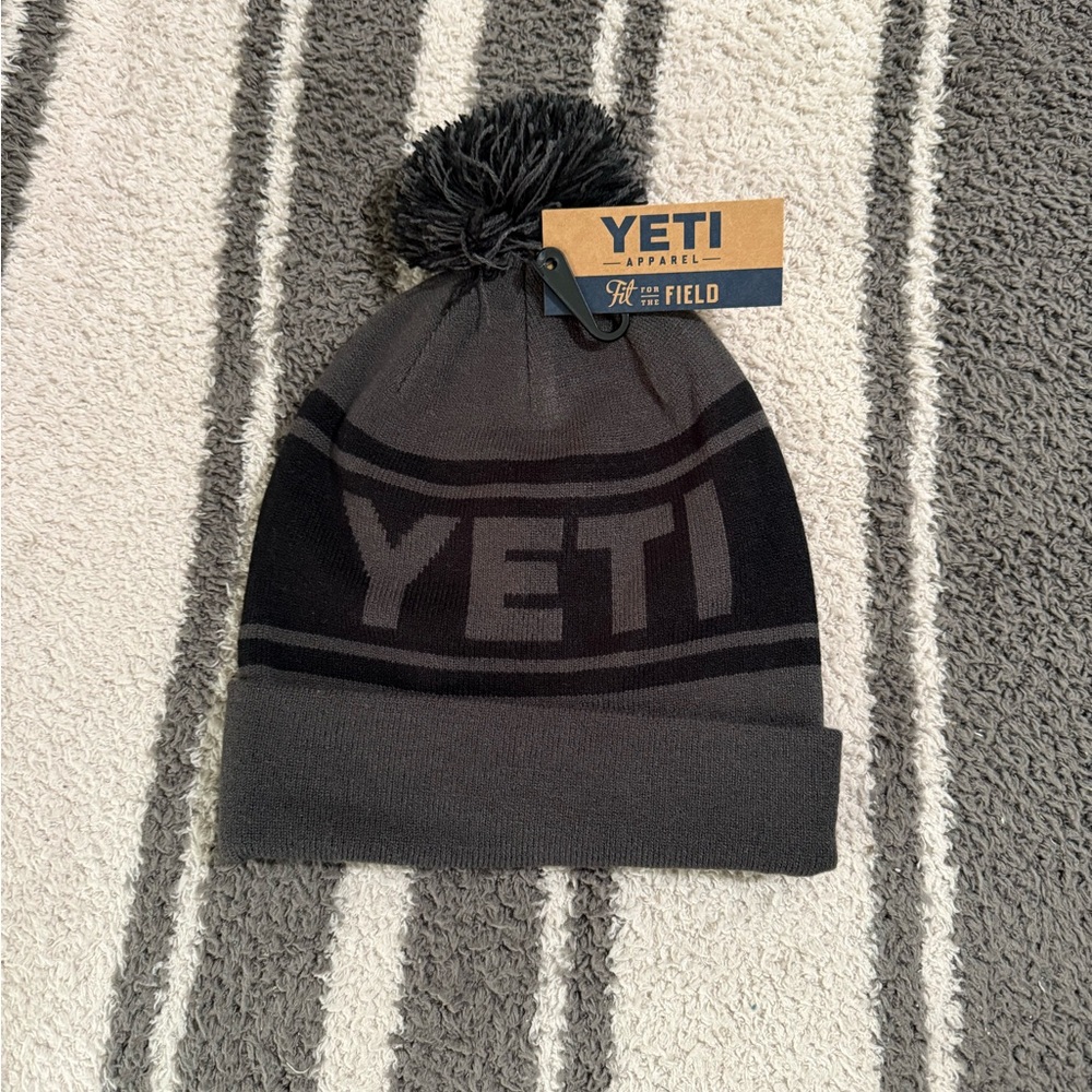 NWT WOMENS YETI Retro Knit Hat
Black and Gray